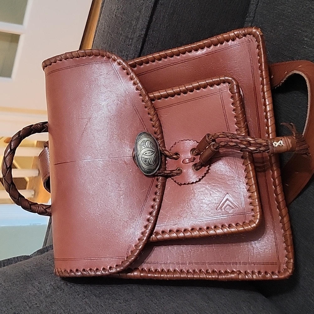 Four Winds West Backpack / Crossbody Leather